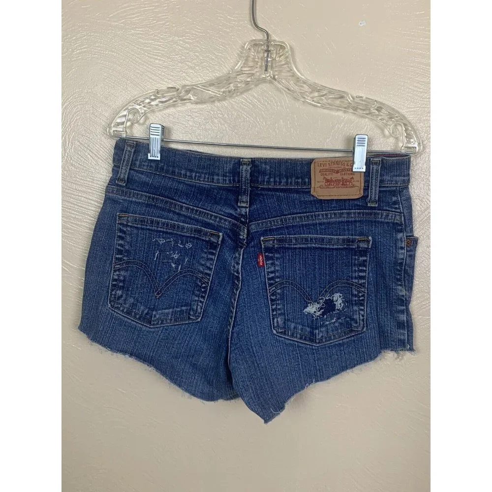 Women's Vintage Levi's 550 Distressed Cut‎ Off Jean Shorts High Waist size 31”